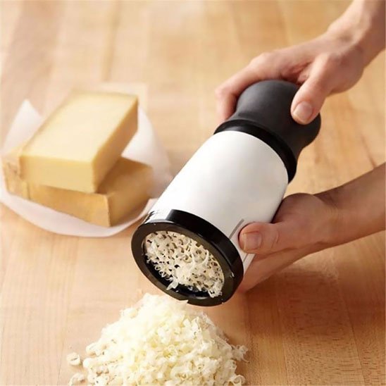 Râpe à fromage rotative ergonomique | KitchenModern