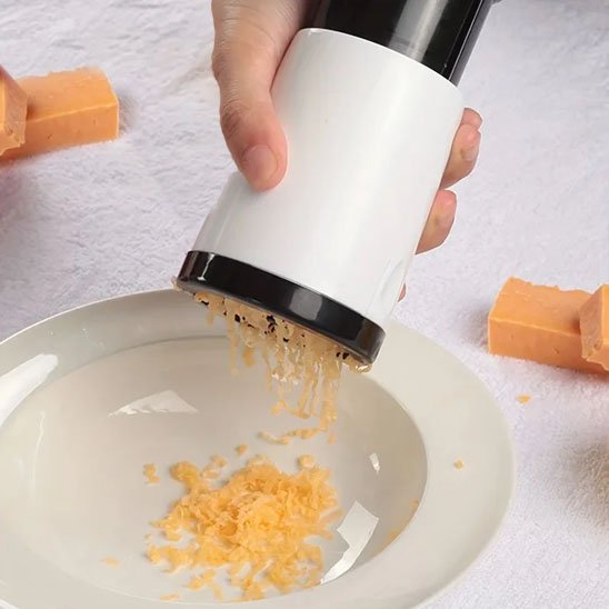 Râpe à fromage rotative ergonomique | KitchenModern